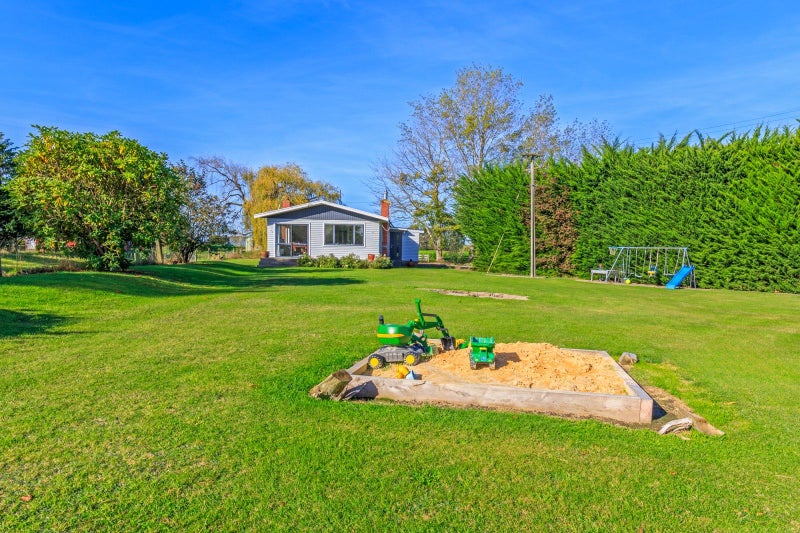 414 Naughton Road, Kerrytown - Carousel 1