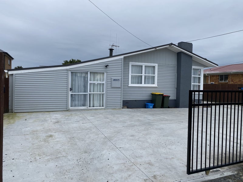 24 Yvonne Street, Melville, Hamilton - Carousel 1