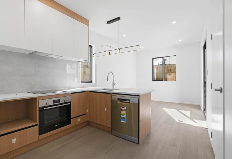 29C Raglan Street, Mangere East, Auckland - Carousel 1