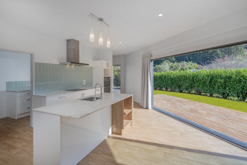 39 Orchard Road, Browns Bay, Auckland - Carousel 2