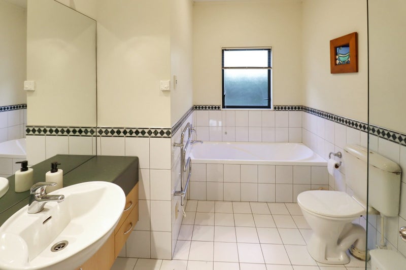 122 Viewmont Drive, Harbour View, Lower Hutt - Carousel 20