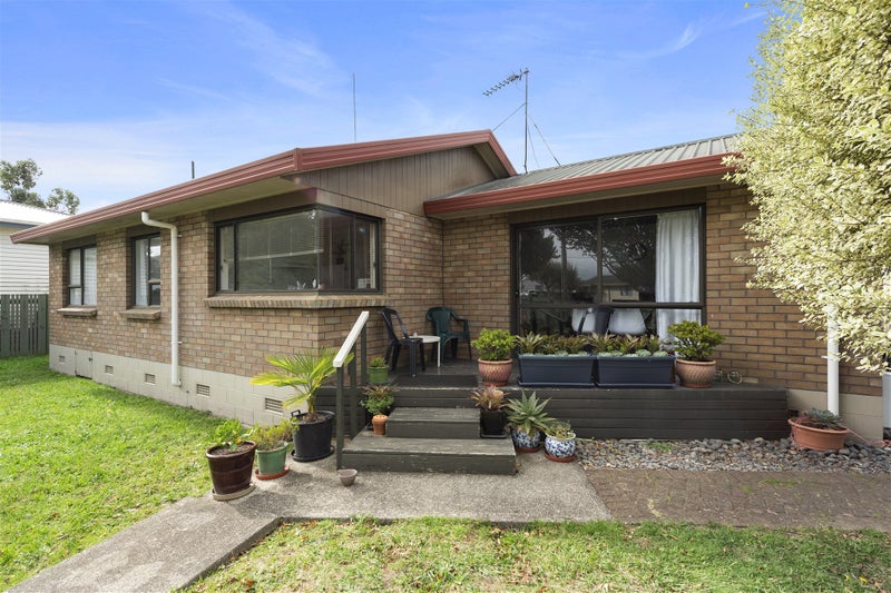 9A Saxbys Road, Glenview, Hamilton - Carousel 1