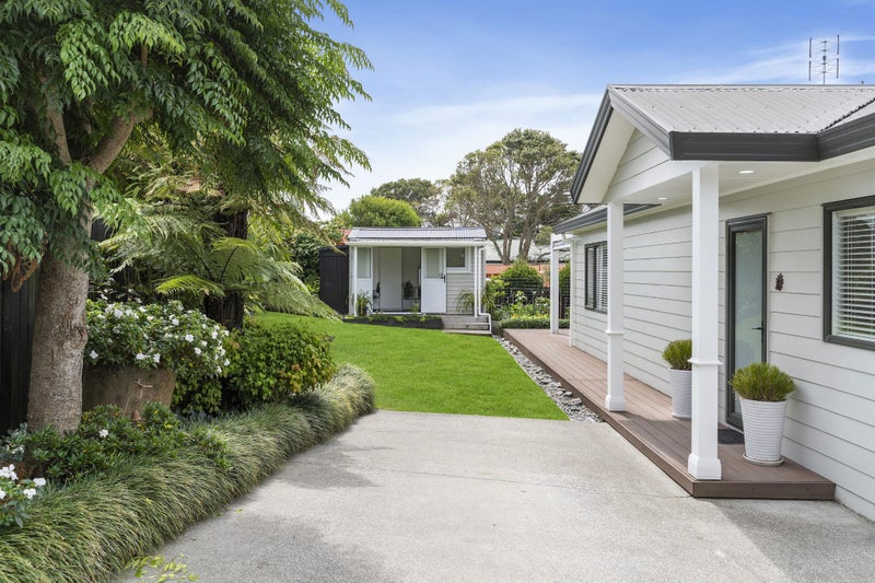 2/19 Tramway Road, Beach Haven, Auckland - Carousel 2