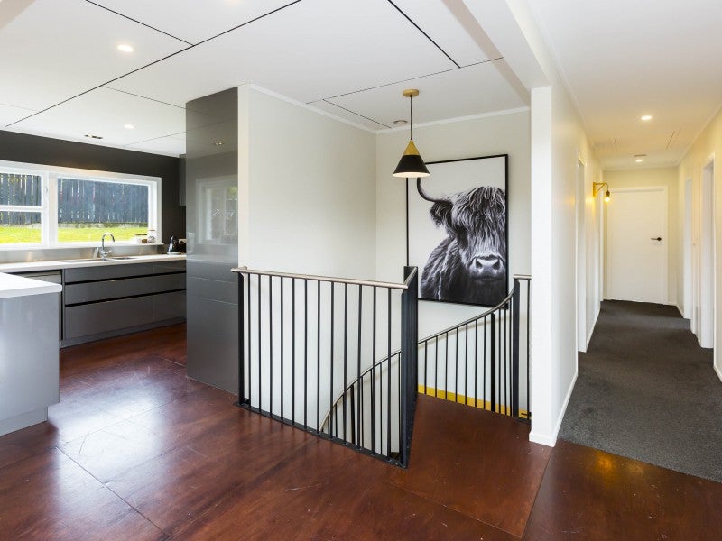 55 Sunbrae Drive, Silverstream, Upper Hutt - Carousel 2