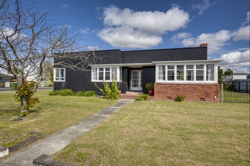 1 Lowry Terrace, Marewa, Napier - Carousel 1