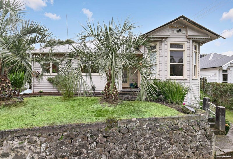 1/2 Prospect Terrace, Milford, Auckland - Carousel 1