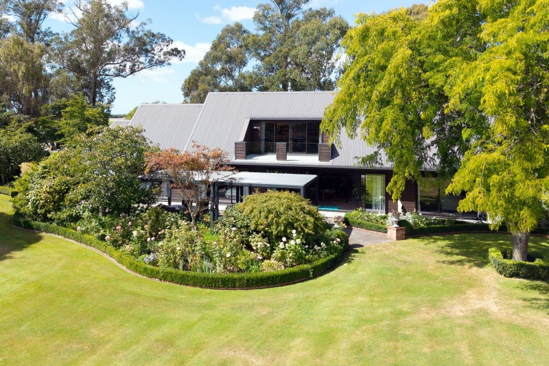 89 Beach Road East, Elgin, Ashburton - Carousel 1