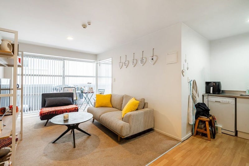 15/8 Clayton Street, Newmarket, Auckland - Carousel 13