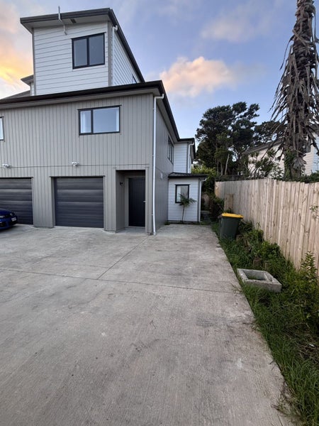 26D Athena Drive, Totara Vale, Auckland - Carousel 1