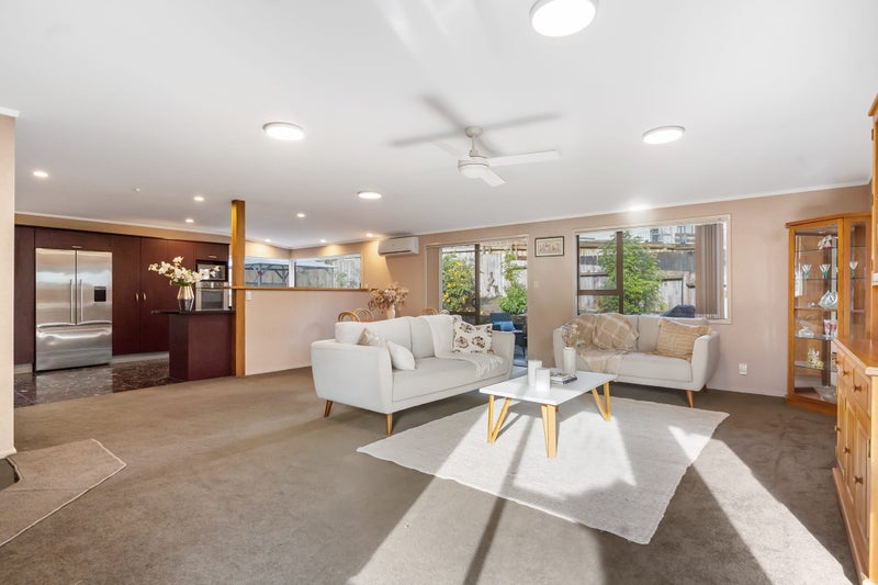 16 Virgo Place, Glen Eden, Auckland - Carousel 2