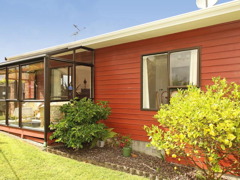 9 Viewmont Drive, Harbour View, Lower Hutt - Carousel 2