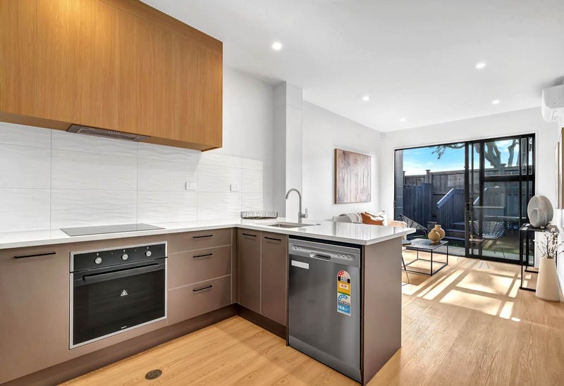 39 Coates Crescent, Panmure, Auckland - Carousel 1