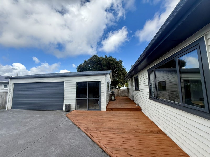 1 Ranfurly Street, Frankleigh Park, New Plymouth - Carousel 12