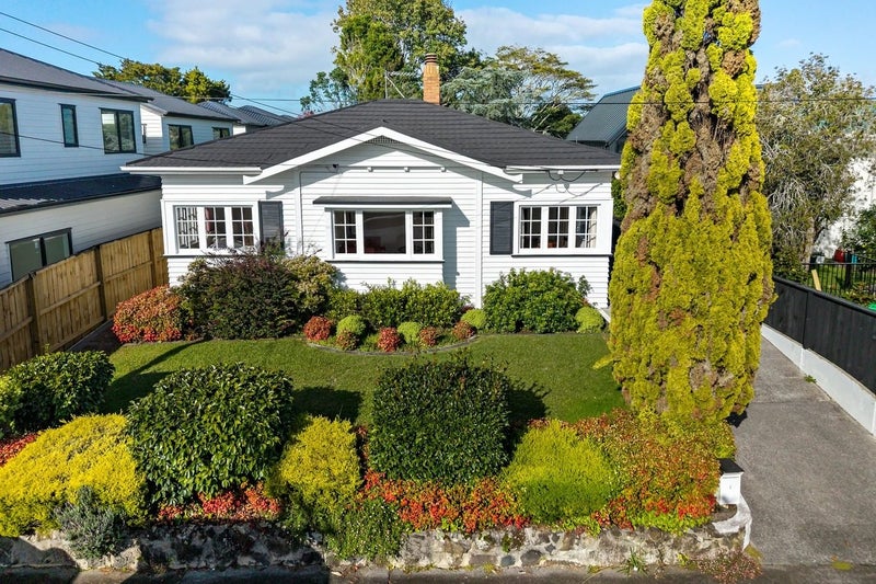 1 Manor Place, Point Chevalier, Auckland - Carousel 1