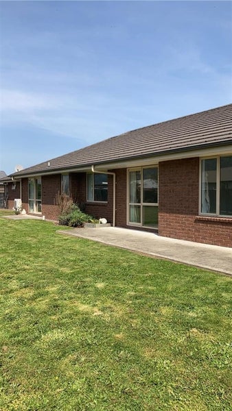 10 Sundale Drive, Te Aroha, Te Aroha - Carousel 1
