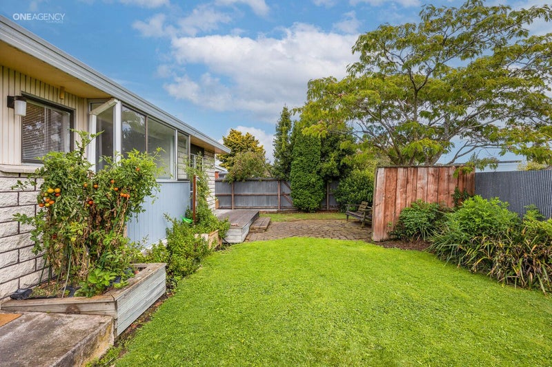 2/11 Momorangi Crescent, Redwood, Christchurch - Carousel 1