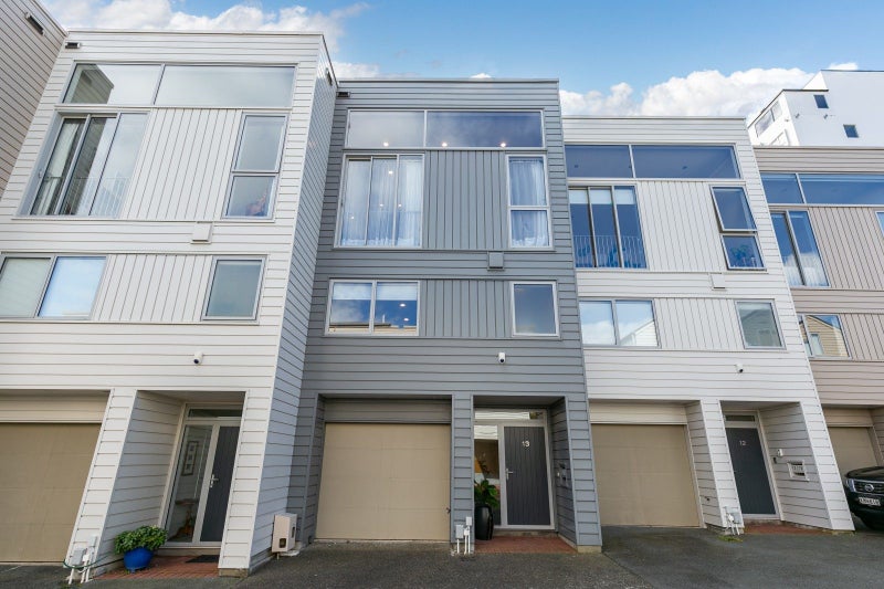 13/15 Roxburgh Street, Mount Victoria, Wellington - Carousel 1