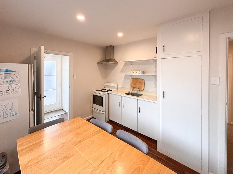 2/16 Oxley Avenue, St Albans, Christchurch - Carousel 2