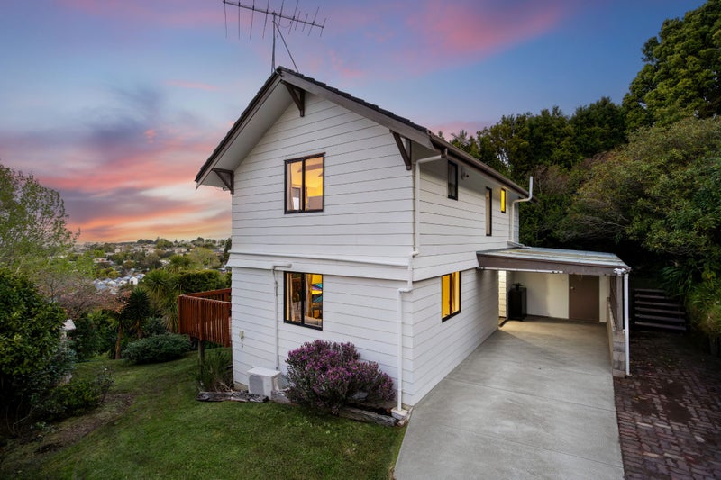 2/70 Ayton Drive, Tōtara Vale, Auckland - Carousel 1