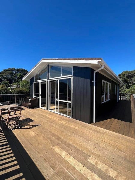 10 Vipond Road, Stanmore Bay, Whangaparaoa - Carousel 1