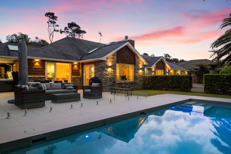 5 Thomas Hunter Lane, Greenhithe, Auckland - Carousel 1