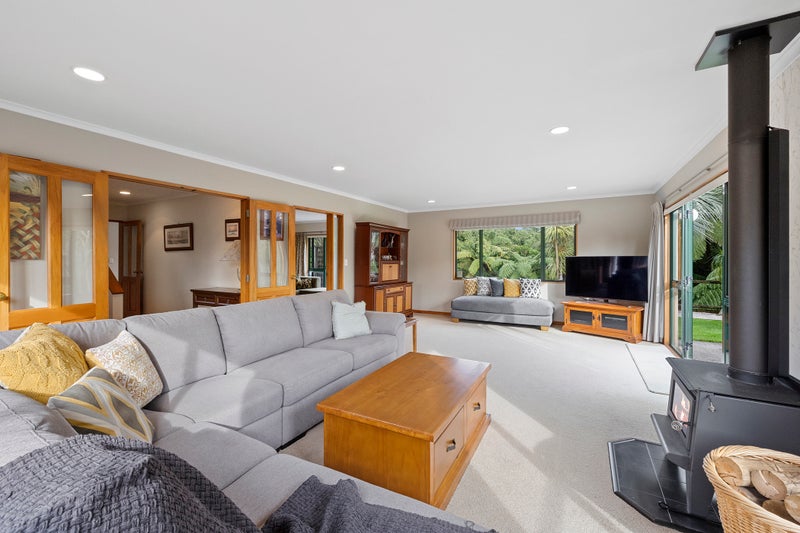 10E Kinross Drive, Merrilands, New Plymouth - Carousel 2