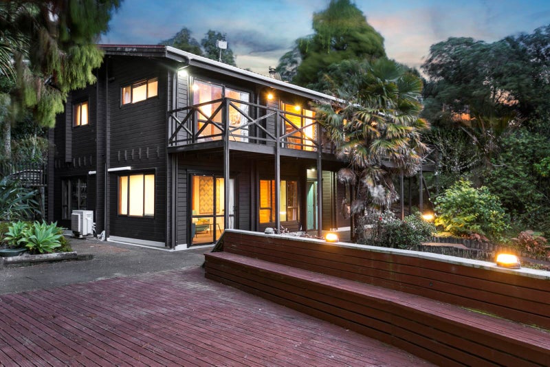 554 Scenic Drive, Waiatarua, Auckland - Carousel 1