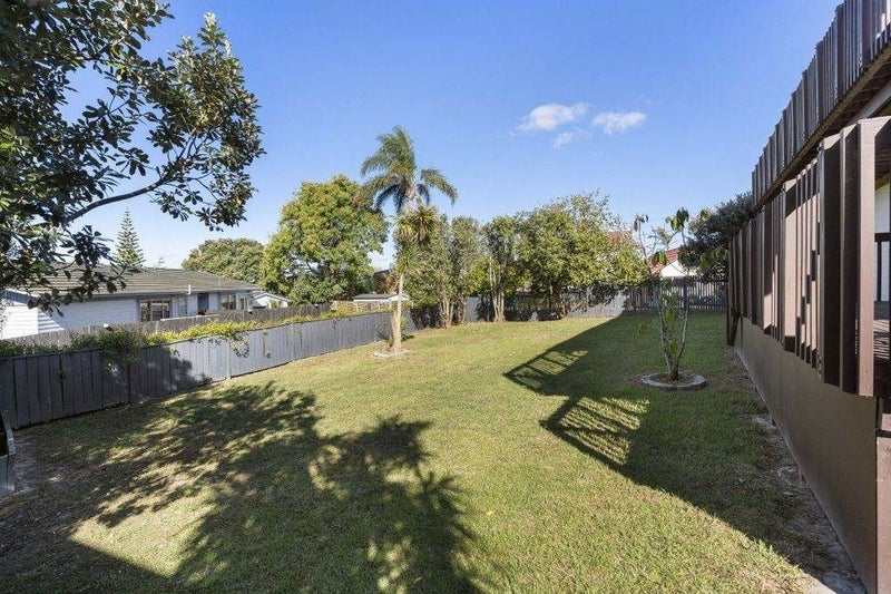 212 Royal Road, Massey, Auckland - Carousel 17