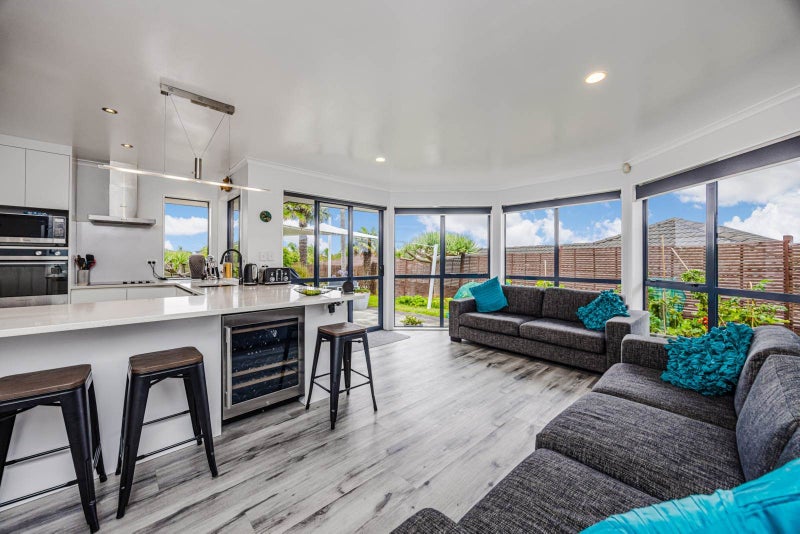 28 Earnslaw Crescent, Flat Bush, Manukau City, Auckland - Carousel 2