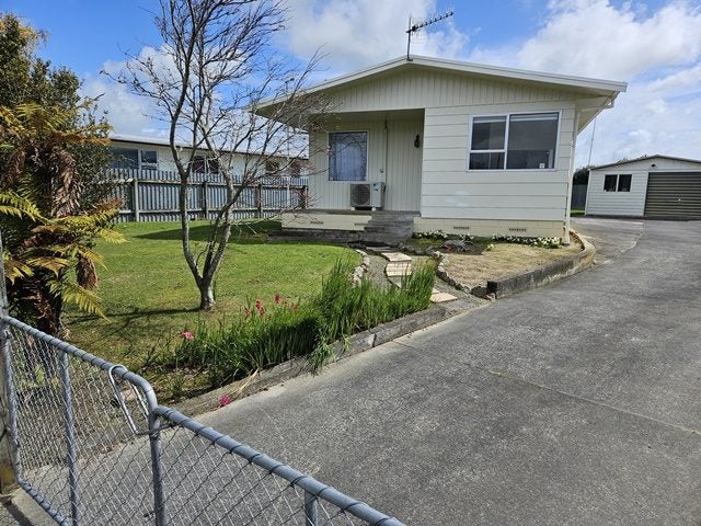 39 Raglan Avenue, Cloverlea, Palmerston North - Carousel 1