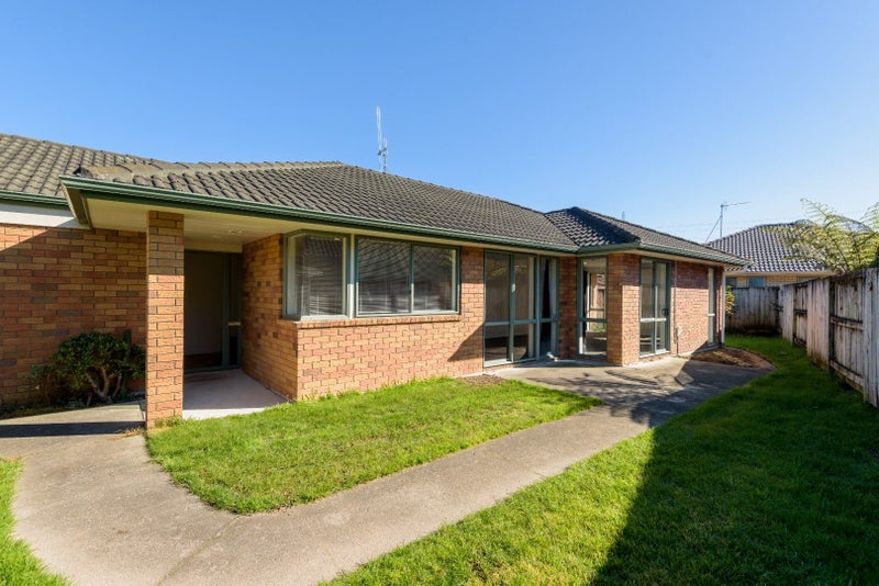 209 Old Farm Road, Hamilton East, Hamilton - Carousel 2