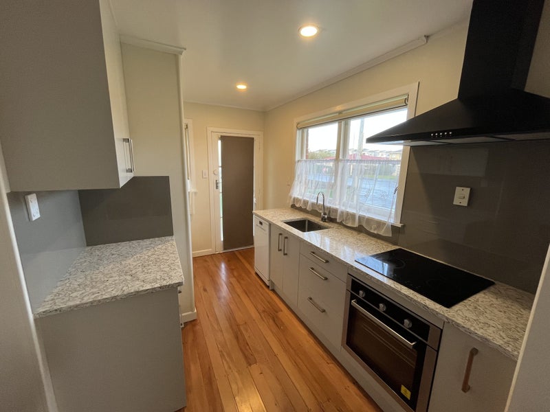 1/96 St Lukes Road, Mount Albert, Auckland - Carousel 2