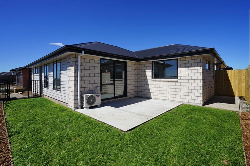 1/223 Baverstock Road, Grandview Heights, Hamilton - Carousel 1