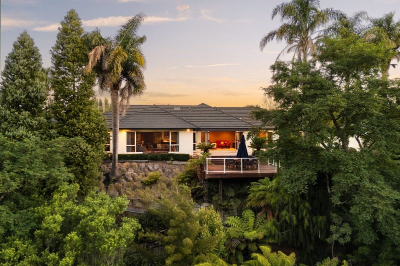 8 Te Puroa Place, Huntington, Hamilton - Carousel 1