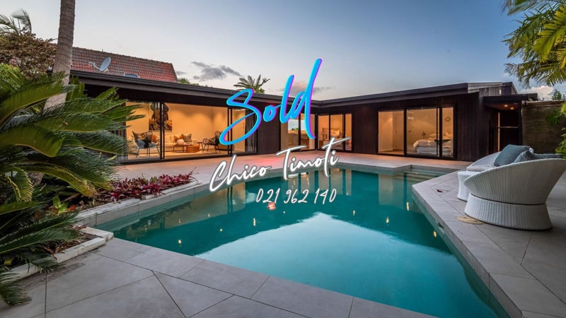 17A Parr Terrace, Castor Bay, Auckland - Carousel 1