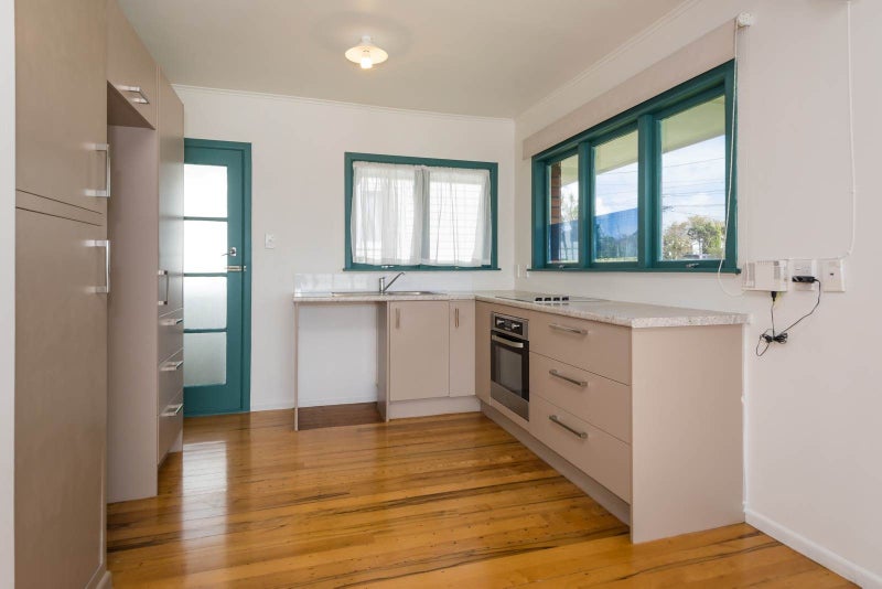 1/15 Gladstone Road, Northcote, Auckland - Carousel 12