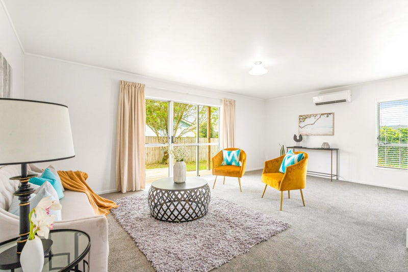 17A Lipton Grove, Opaheke, Papakura - Carousel 2