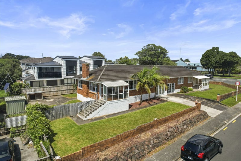 2/1 The Link, Howick, Auckland - Carousel 1