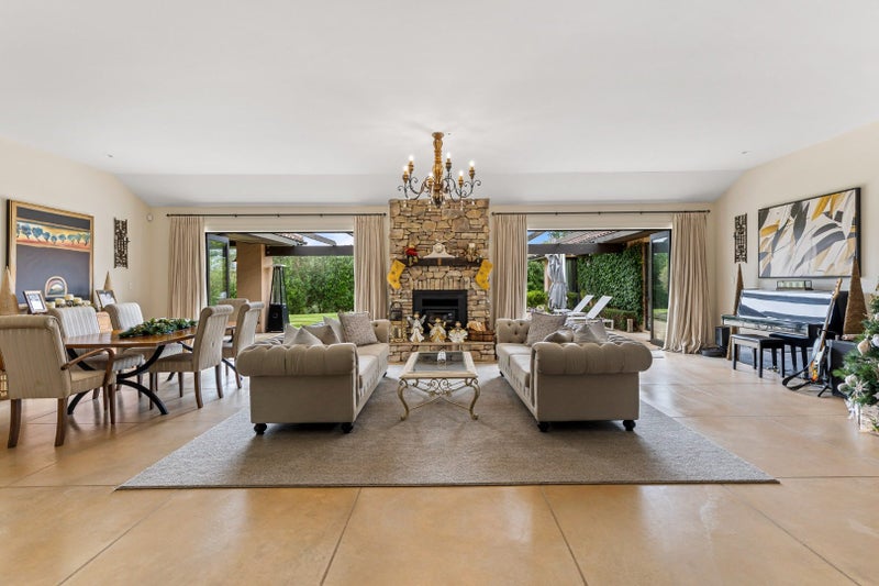 10 Myra Evelyn Grove, Albany - Carousel 2