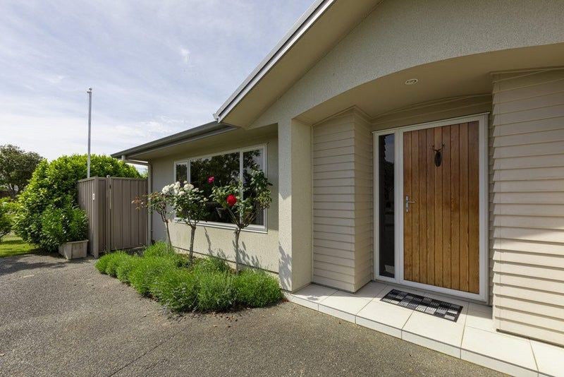 2 Arthur Close, Clive - Carousel 2