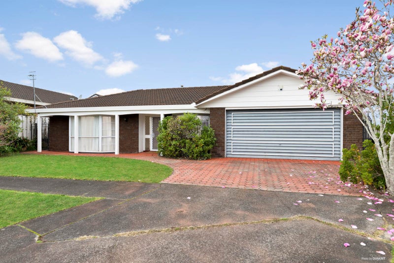 6 Isherwood Place, Saint Johns, Auckland - Carousel 1