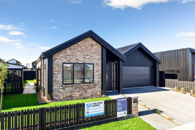 14 Halley Drive, Chartwell, Hamilton - Carousel 1