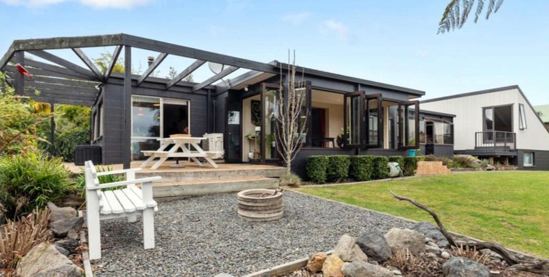 6 Mark Place, Lynmore, Rotorua - Carousel 1