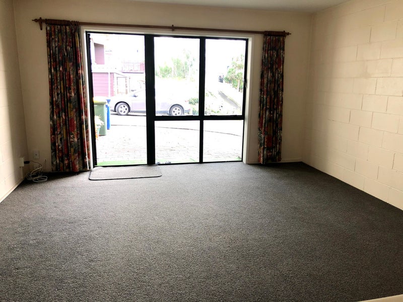 1/4 Chevron Place, Castor Bay, Auckland - Carousel 2