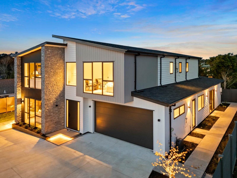 19A Cliff View Drive, Green Bay, Auckland - Carousel 2