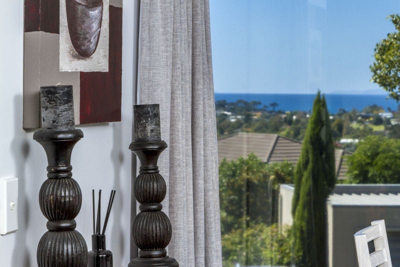 2/133 CARLISLE RD, Northcross, Auckland - Carousel 33