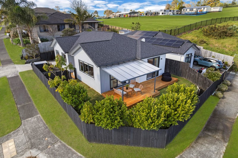 24 Jezero Drive, Massey, Auckland - Carousel 2