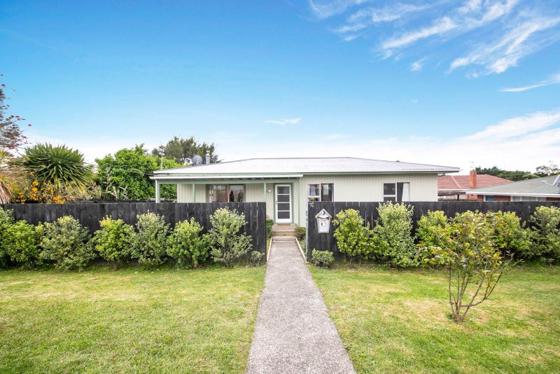 1C Barron Drive, Green Bay, Auckland - Carousel 1