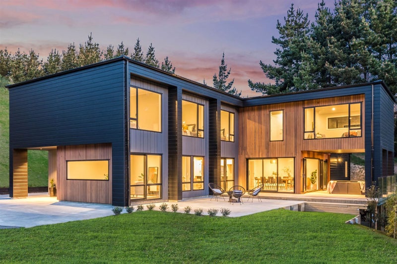 9 Woodburn Drive, Takapu Valley, Wellington - Carousel 1