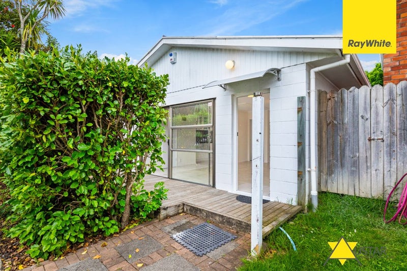 1 Divich Avenue, Te Atatu South, Auckland - Carousel 2